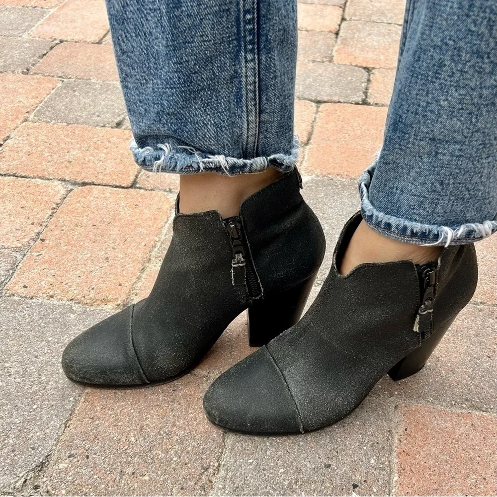 Rag & Bone Margot Black Crackled Leather Block Heel Ankle Boots Size 40 / 10